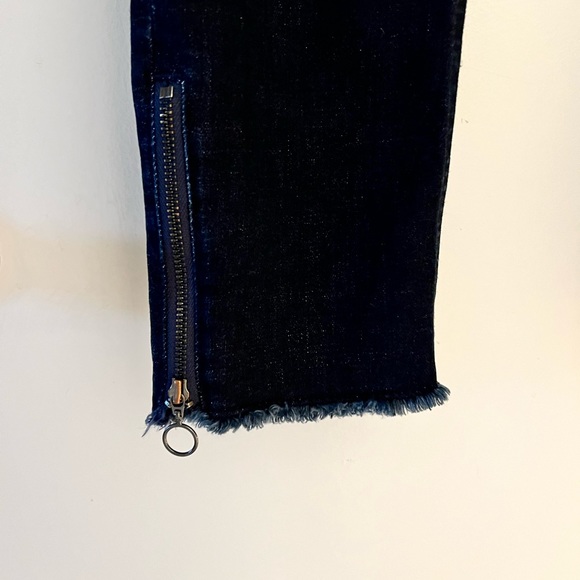 MAC Rich Jeans crop style with gold side zipper. - Picture 5 of 10